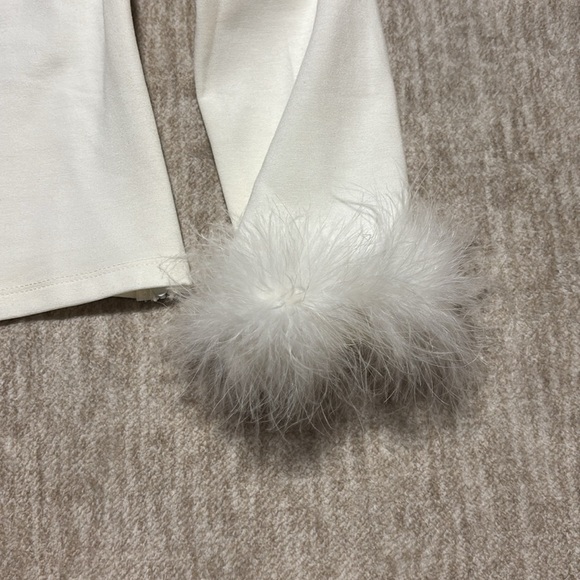 NWT Forever 21 Large Cropped white top off/on shoulder feather sleeves - Picture 3 of 5
